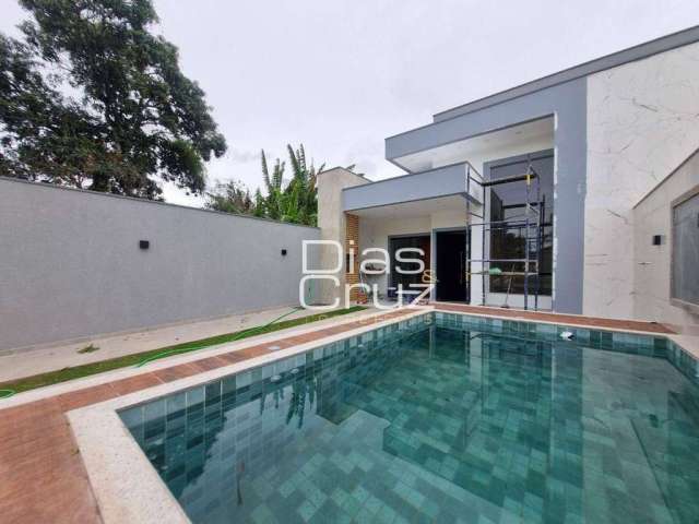 Casa linear com piscina em Rio das Ostras, 3 quartos