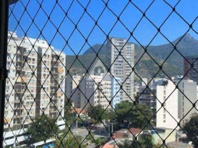 Excelente apartamento, 2 quartos, 1 suíte, 1 varanda, DCE, 2 vagas escrituradas, 89m², reformado.