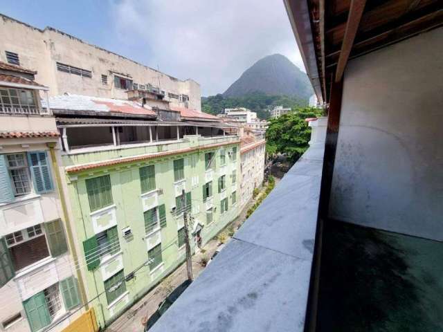 Apartamento duplex, 3 quartos, 1 sala, 2 banheiros, varanda, Laranjeiras-RJ