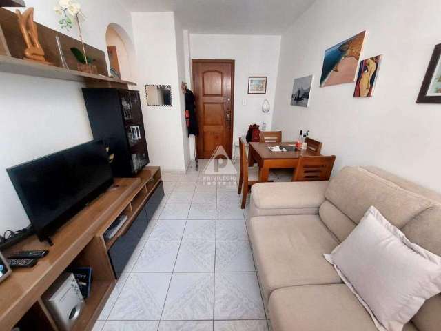 Apartamento de 2 quartos em Laranjeiras em rua arborizada