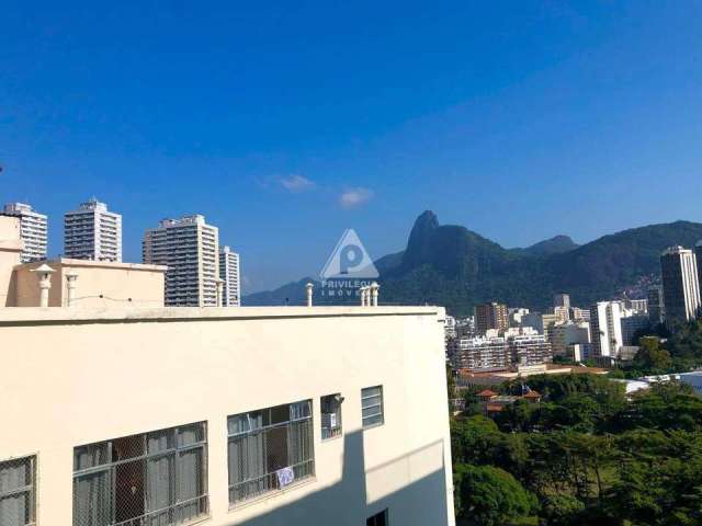 Apartamento de 2 quartos, em excelente condominio, coladinho ao shopping Rio Sul