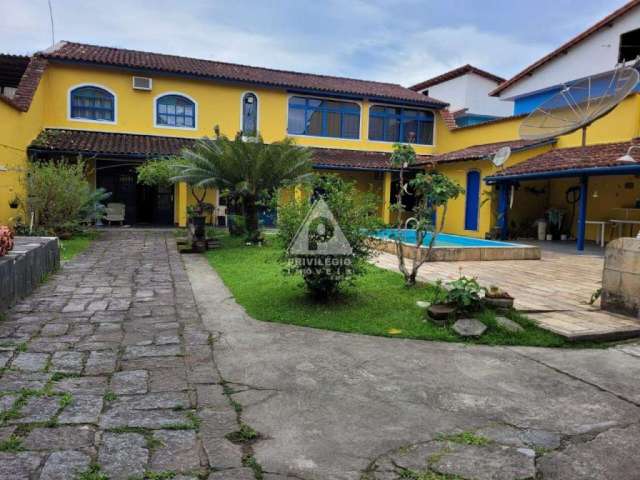 Casa com com 5 quartos em Mangaratiba