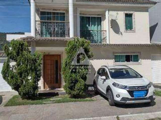 Cada duplex , 3 suites ,churrasqueira, piscina , 4 vagas de garagem