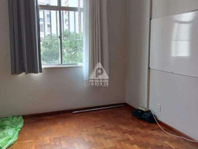 Apartamento com vista livre, 3 quartos e vaga no Catete.