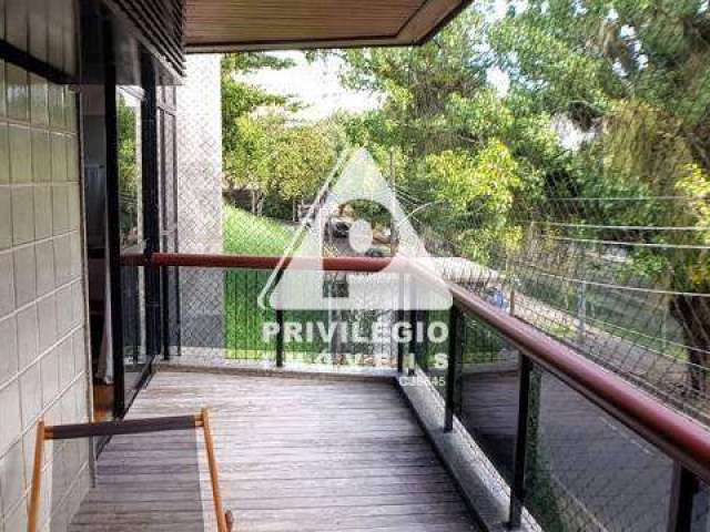 Privilégio Imóveis vende excelente apartamento de 2 quartos, com vaga.