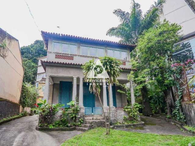 Incrível Casa em Santa Teresa. Perto ao Largo dos Guimarães.