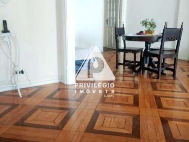 Apartamento a venda, 4 quartos com vaga no Flamengo