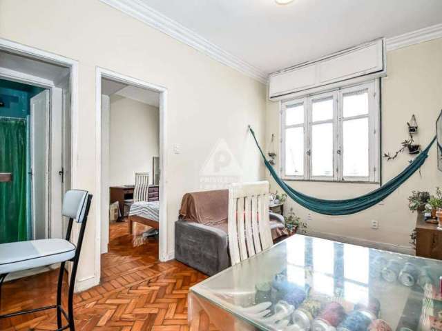 Apartamento de quartos e sala no centro