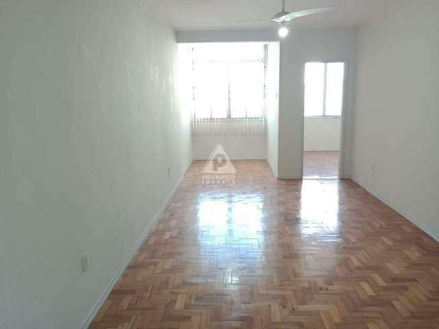 Excelente apartamento: sala ampla, 3 quartos, com DCE completa, 2 banheiros, 01 vaga na garagem.