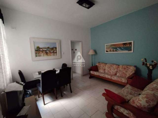 VILA ISABEL - Apartamento de 2 quartos, banheiro social, andar alto, vista livre, vaga de garagem.