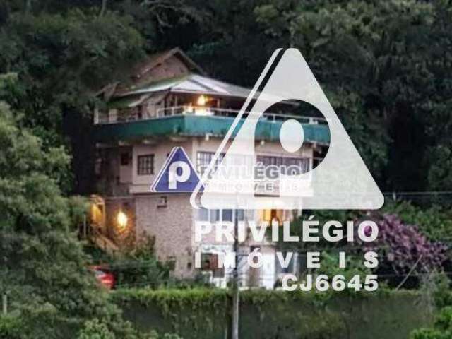 Incrível casa com vista mar e montanhas no Vidigal