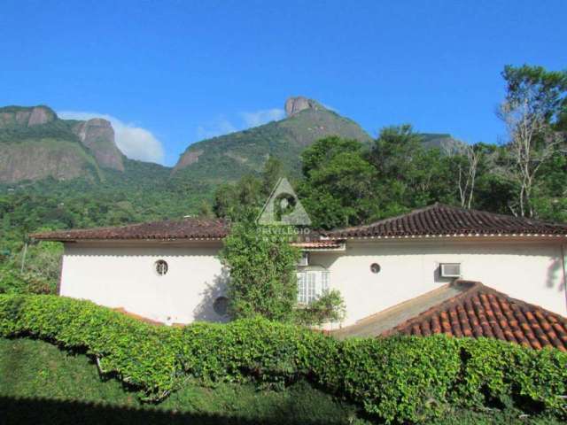 Casa em Condomínio à venda, 5 quartos, 2 suítes, 6 vagas, Itanhangá - Barra da Tijuca