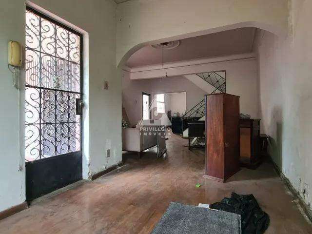 Casa comercial duplex de frente de rua com 5 quartos, 3 salas e garagem