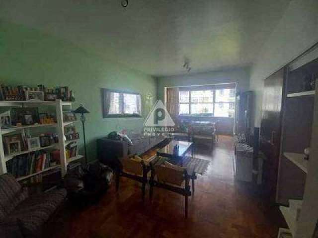 Apartamento com 2 quartos e vaga em Botafogo.