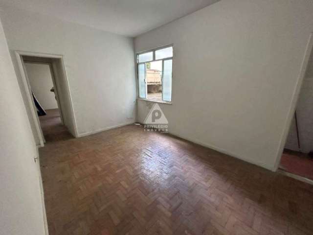 Apartamento de 1 quarto, com vaga escriturada em frente ao colegio Militar, vasto comercio local