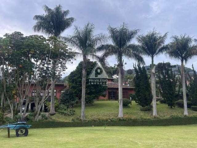 Casa 3 suítes a venda em Teresópolis