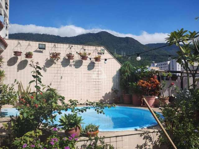 Excelente cobertura duplex à venda, com piscina, em rua nobre ao lado do metrô