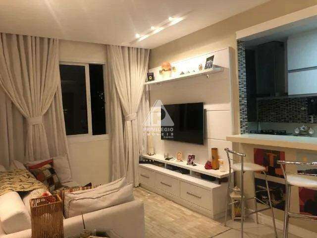 Privilegio Imóveis vende: Excelente apartamento de 1 quarto, 1vaga, todo decorado, vista livre, totalmente reformado.