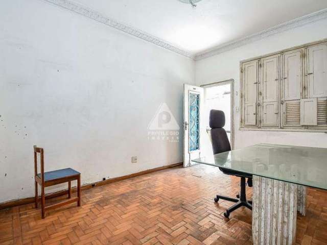 Apartamento na Tijuca de 2 quartos, sala, cozinha, copa /cozinha e e área externa ,com churrasqueira