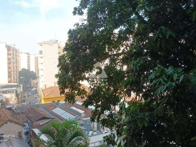 Apartamento quarto e sala de fundos e silencioso. Vista para mata.