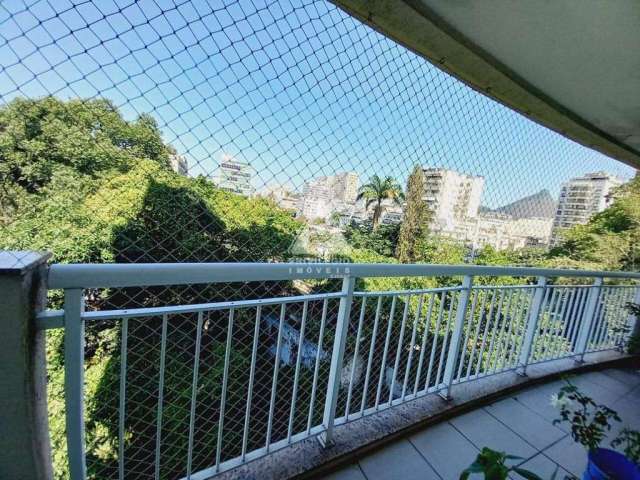 Apartamento duplo linear com quatro quartos, sendo três suítes com varandas no Catete RJ