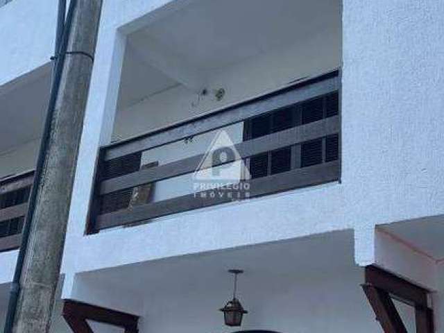 Casa com 5 quartos com 3 suítes na Lúcio Costa, Barra da Tijuca