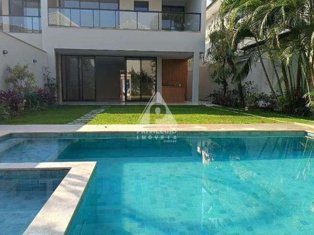 Casa Duplex 1° locação - Condomínio Rio Mar - Barra da Tijuca, com 5 quartos sendo 4 suites, piscina, varanda gourmert.