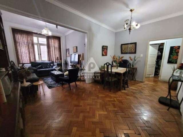 Apartamento em frente ao metro!