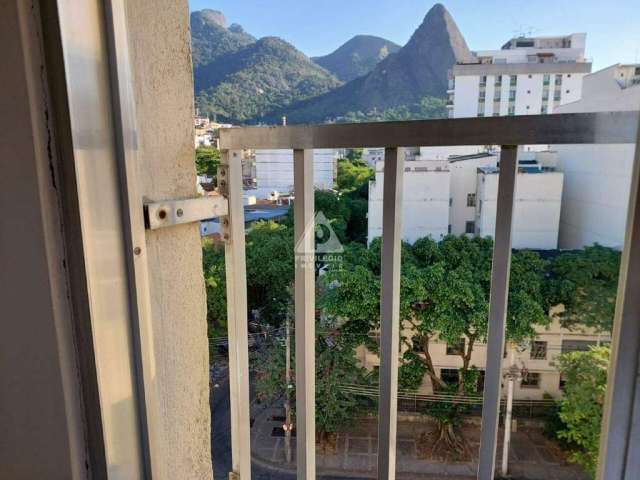 Apartamento à venda, 2 quartos, 1 suíte, 1 banheiro, DCE, 1 vaga, Grajaú-RJ.