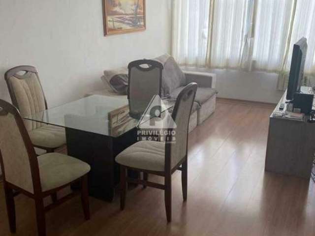 Vendo apartamento 2 quartos, com 66 m², dependencias completa.