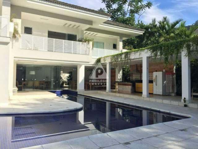 Casa com 850m² integrada a natureza, 5 suítes, escritório, Reserva Itanhnagá Barra da Tijuca - RJ