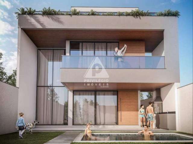 Excelente casal triplex, Condomínio Villa Blanca- Recreio dos Bandeirantes 4 suítes, piscina,sauna, área gourmet com churrasqueira.