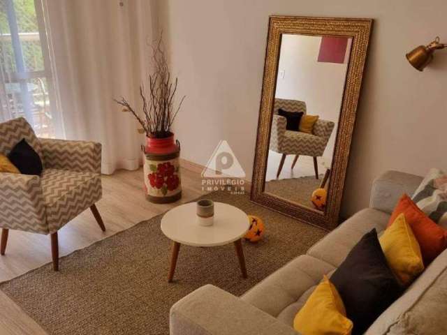 Apartamento de 2 quartos com 1 suíte, varanda gourmet, 2 vagas - Tijuca - RJ