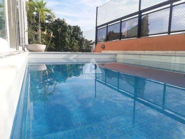 Cobertura duplex, com 3 quartos, piscina e 2 vagas de garagem, na Barra da Tijuca