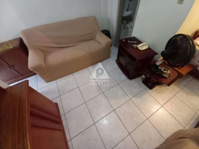 Apartamento quarto e sala, próximo ao metrô Glória - Rio de Janeiro - RJ