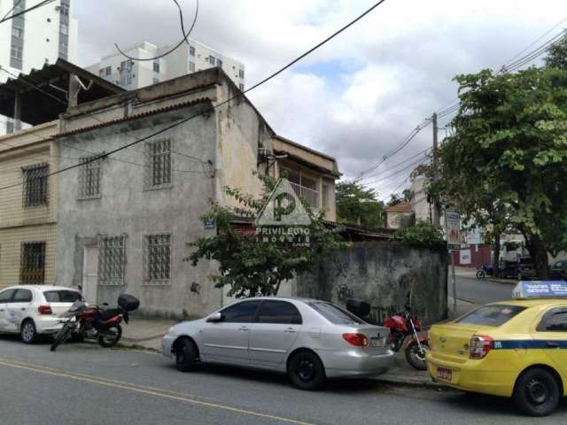 Casa frente de rua residencial com segurança - Entre Norte Shopping e Méier