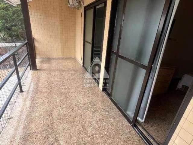 Casa Triplex em condomínio na Tijuca