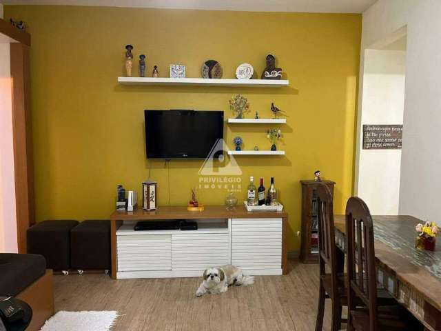 Apartamento quarto e sala com dependência completa.