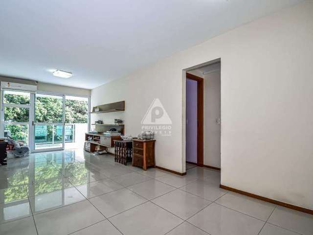 Botafogo! Sala, varanda, 3 quartos, 1 suite, dependências, 2 vagas, infra, 105m²