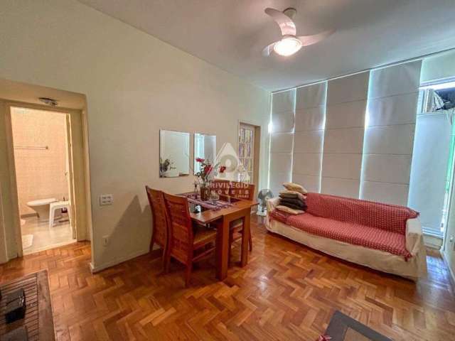 Apartamento 2 quartos, 1 vaga de garagem, em Ipanema.