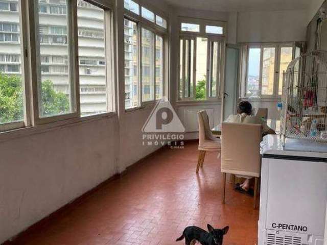 Apartamento de 1 Quarto a venda próximo ao metrô da Glória!