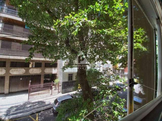 Apartamento Quarto e Sala à Venda na Quadra da Praia do Flamengo, 35m² no Iptu, Rio de Janeiro - RJ