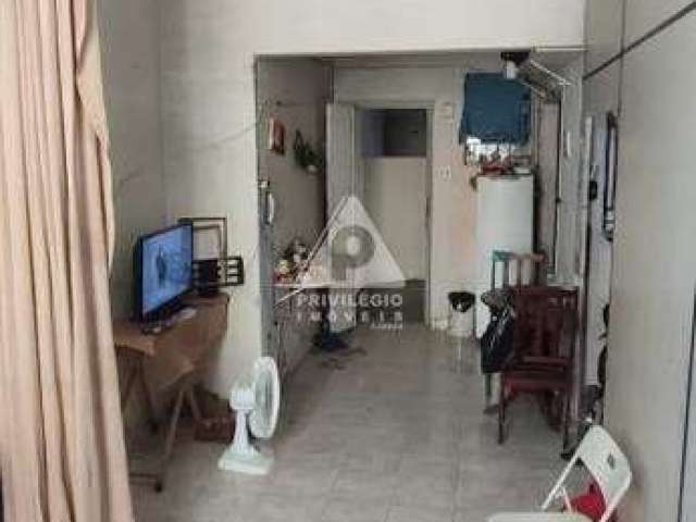 Quarto / Sala com 40 m² - Centro do Rio