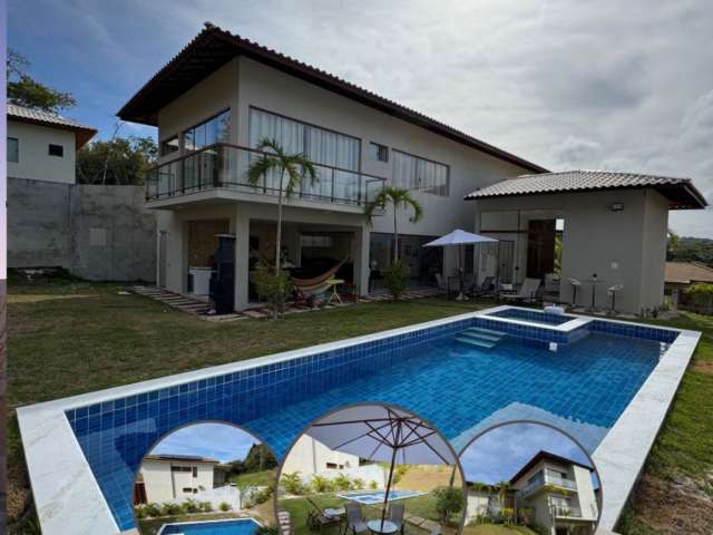 Casa a venda em Praia do Forte  5 Suítes com dependência  PORTEIRA FECHADA