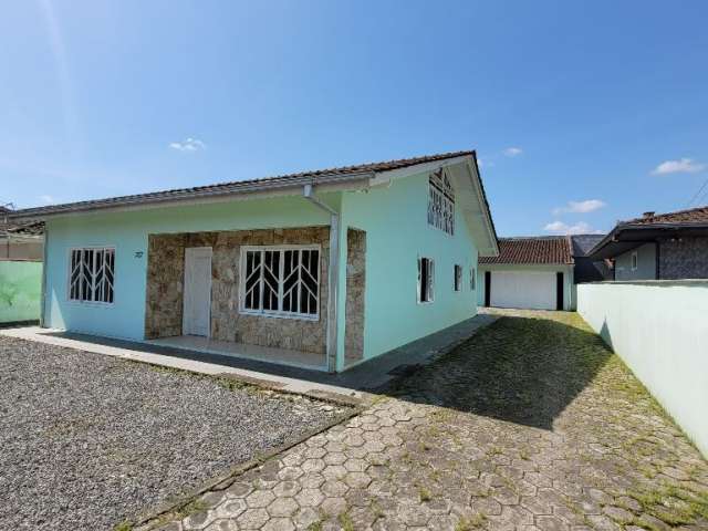 Casa plana com 1 suíte mais 2 quartos à venda no bairro Vila Nova