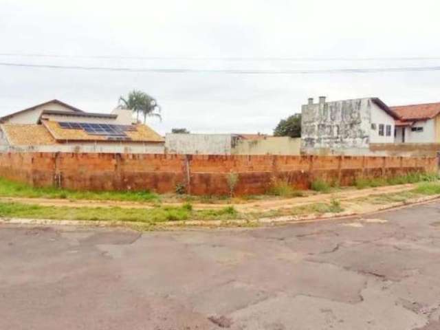 Terreno de esquina no bairro Carandá Bosque I