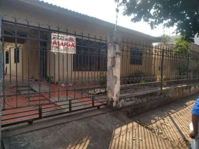 Casa com 3 quartos para alugar na SANTA JOAQUINA DE VEDRUNA, R., 840, Zona 05, Maringá por R$ 3.200