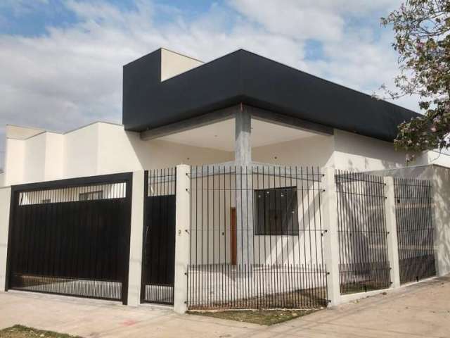 Casa com 3 quartos à venda na Rua Esmeralda, Jardim Monte Rei, Maringá por R$ 590.000