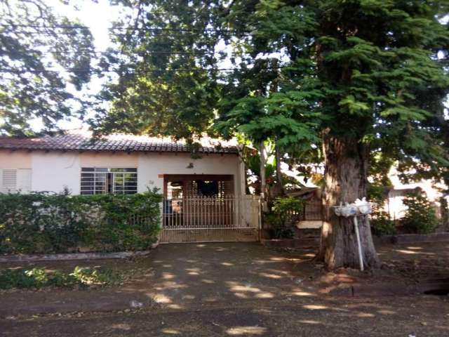 Casa com 3 quartos à venda na Rua Francisco Corrêa de Campos, 79, Vila Santo Antônio, Maringá por R$ 700.000