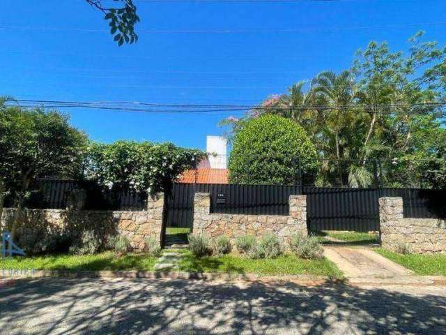 CASA a venda na melhor Rua da Lagoa da Conceição, terreno com 616m², casa 150m² e acesso privativo para a lagoa.